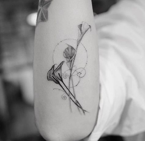 Lily Tattoo Designs, Calla Lily Tattoo, Lilly Tattoo Design, Ballerina Tattoo, Lily Tattoo Design, Lily Flower Tattoos, Bouquet Tattoo, Lily Tattoo, Flowers Love