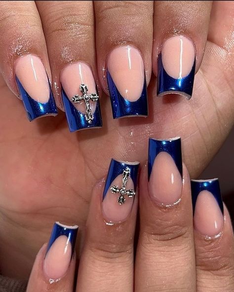 Dark Blue French Tips Coffin, Blue And Gold Square Nails, Nail Ideas Navy Blue And Gold, Navy Blue And Silver Quince Nails, Navy Quince Nails, Royal Blue Nails With Charms, Dark Blue And White Nails Acrylic, Short Acrylic Nails Navy Blue, Navy Blue Birthday Nails