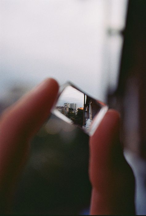 Life through the looking glass Perspective Photography, Foto Tips, Take A Photo, Out Of Focus, Beautiful Photography, Pretty Pictures, Creative Photography, Amazing Photography, Photography Tips