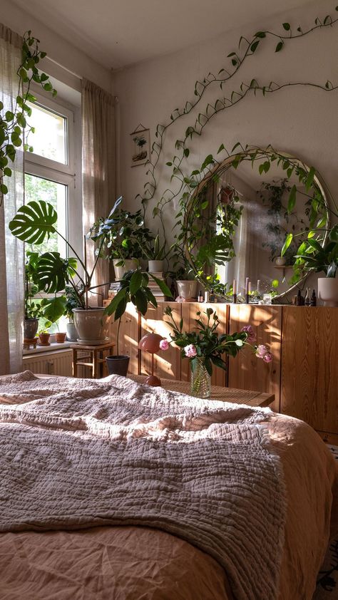 Home With Plants Aesthetic, Room Decor Plants Bedrooms, Bedroom Filled With Plants, Plant House Ideas, Plantcore Bedroom, Cozy Plant Bedroom, Plant Filled Bedroom, Room Plants Aesthetic, Bedroom Plants Decor Ideas