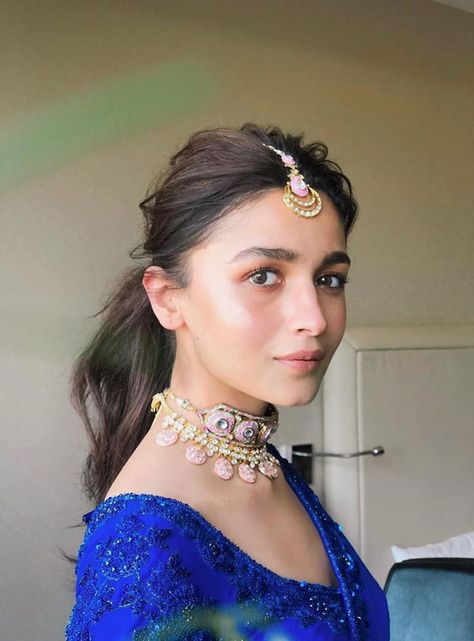 All the inside pictures of Alia Bhatt in her best friend's wedding. | Moviekoop Alia Bhatt Hairstyles, Alia Bhatt Photoshoot, Indian Makeup, Ethnic Outfits, Ranbir Kapoor, Indian Wedding Outfits, Neck Piece, Inspirational Celebrities, Alia Bhatt