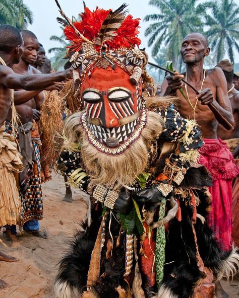 Congo Free State, Africa Art Design, Belgian Congo, Mask Dance, African Dance, Eagle Feathers, Black Eagle, Dr Congo, Art Premier