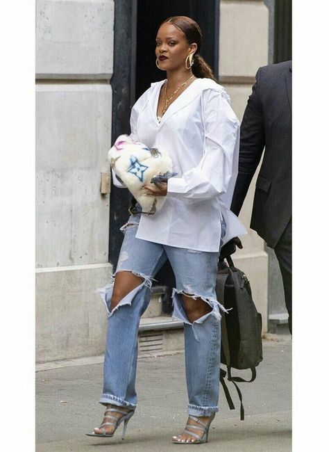 Italian Street Style, Berlin Street Style, Rihanna Street Style, Gigi Hadid Street Style, Looks Rihanna, European Street Style, Kendall Jenner Street Style, Rihanna Outfits, Rihanna Looks