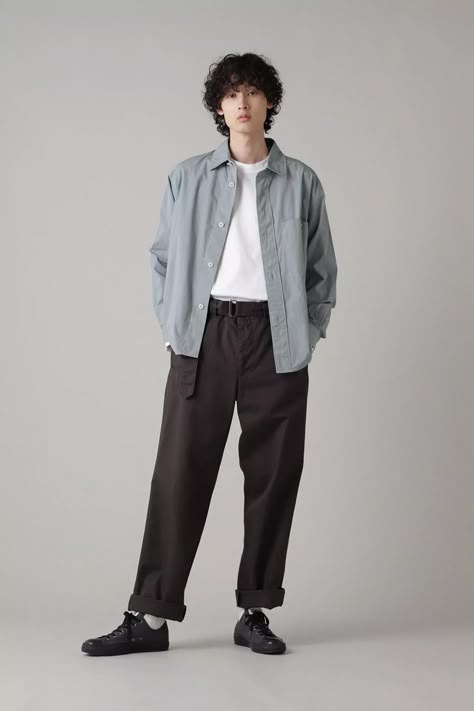 Architecture Work Outfits, Transmasc Business Casual, Masc Pants, Minimalist Men Outfit, Casual Masc Outfits, Masc Business Casual, Japanese Minimalist Fashion Men, Crewneck Outfit Men, Casual Oversized Outfits