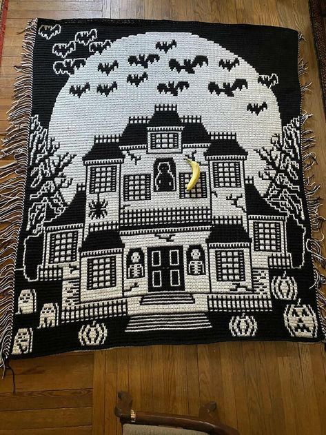 It’s Finally Done!!! Overlay Mosaic Crochet Blanket Crochet Haunted House, Pixel Blanket, Mosaic Crochet Blanket, House Crochet, Overlay Mosaic Crochet, Crochet Garden, Mosaic Crochet, Tapestry Blanket, Crochet Dragon