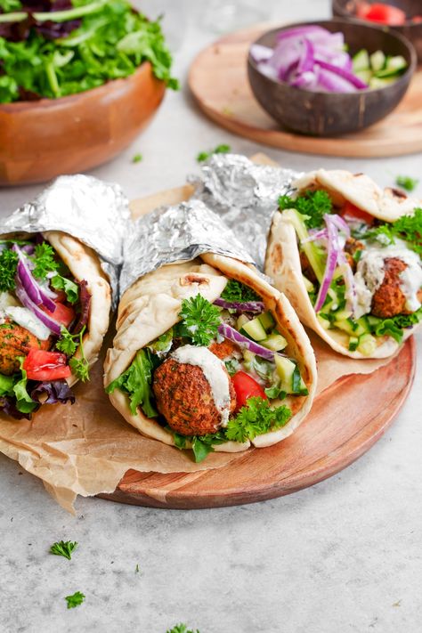 Turkey Gyro Recipe, Falafel Wrap Recipe, Finger Foods For Party, Gyros Pita, Falafel Wrap, Gyro Recipe, Falafel Recipe, Party Snack Food, Healthy Turkey