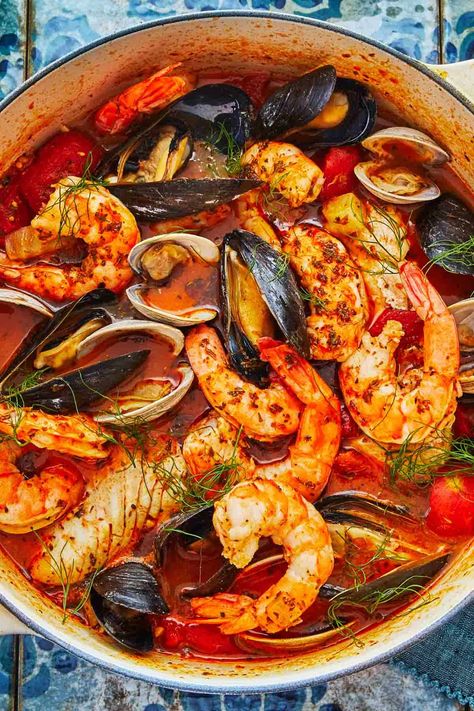 Chapino Recipe Seafood Soup, Cioppino Recipe Best, Sopranos Food, Cioppino Recipe Easy, Cioppino Recipe, Seafood Stew Recipes, Fish Stew Recipes, Seafood Soup Recipes, 7 Fishes