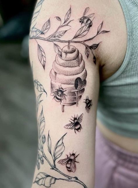 Bee Comb Tattoo, Crazy Unique Tattoos, Shoulder Bee Tattoo, Floral Sleeve Tattoo With Bees, Homestead Tattoo Ideas, Daisy Neck Tattoo, Animal Full Sleeve Tattoo, Collar Bone To Arm Tattoo, Flying Honey Bee Tattoo