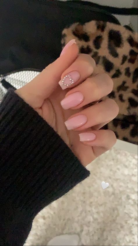 not my photo _ nails _cute nails idea _ heart Elegant Nail, Minimal Nails, Polygel Nails, Classy Acrylic Nails, Soft Nails, Diamond Nails, Heart Nails, Dream Nails, Classy Nails