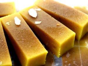 மசர பகக Recipe Easy Halwa Recipe, Mysore Pak Recipe, Homemade Ghee, Mysore Pak, Tikka Recipe, Easy Sweets, Sweet Magic, Diwali Sweets, Diwali Food