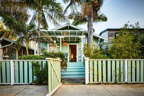 An Original Venice Craftsman With a Primetime Pedigree Is Listed For $2.75M #realestate #forsale #bungalow #venice #california #exterior California Beach House Exterior, California Beach Bungalow, Beach Bungalow Exterior, California Craftsman Bungalow, Florida Bungalow, Venice Beach House, California Bungalow, Beach House Exterior, Venice California