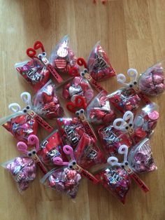 Valentine’s Day For School, Cool Valentines Ideas For Kids, Creative Valentines For Kids Classroom, Goodie Bags Valentines Day, Valentines Class Goodie Bags, Valentines Day Gifts For School Kids, Valentines Idea For Classmates For Kids, Toddler Valentines Goodie Bags, Toddler Valentine Party Food