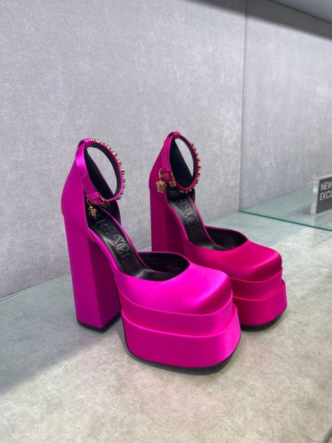 #London #shoes #platform #Selfridges #versace #fashion #pink #luxury #chic Versace Barbie Shoes, Versace Shoes Heels, Pink Versace, Versace Heels, Hot Pink Shoes, Selfridges London, Neon Heels, Versace Pink, Barbie Core