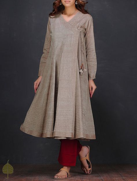 Buy Online at Jaypore.com Couture, Kain Linen, Sewing Simple, Kameez Designs, Mode Hippie, Pakistani Fashion Casual, Salwar Kamiz, Mode Abaya, Cotton Kurti Designs