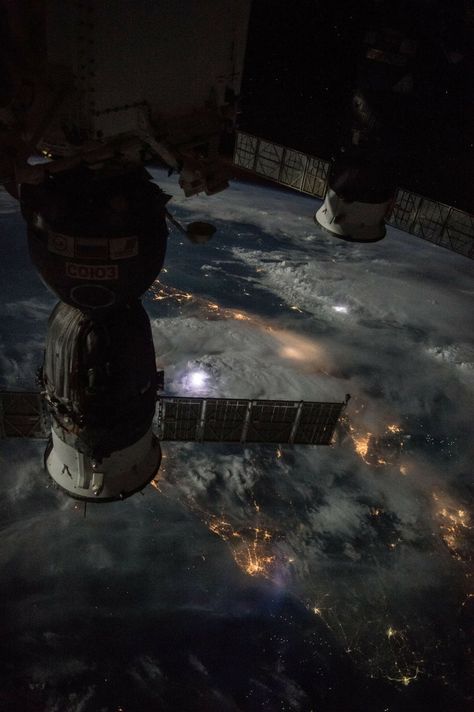 Amazing photo taken by ISS flying approximately 400km over thunderstorms Science Images, Planetary Science, Space Photography, Aerospace Engineering, Science Photos, Space Pictures, International Space Station, Space Program, Earth From Space