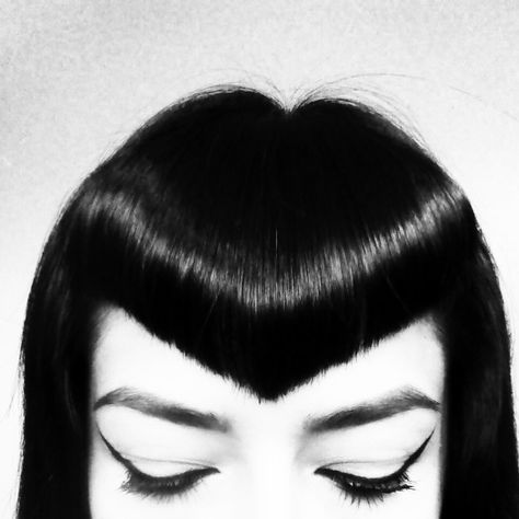 Gothabilly Hairstyles, V Bangs Goth, Vamp Bangs, Triangle Bangs, Goth Haircut, Gothic Graveyard, V Bangs, Goth Outfit Inspo, Pin Icon