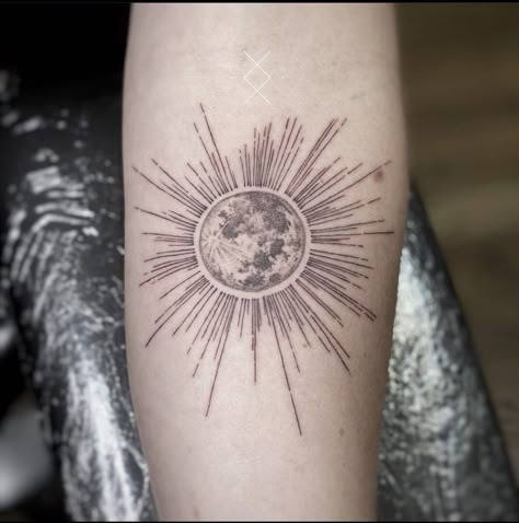 Sun Moon Elbow Tattoo, Behind The Elbow Tattoo, Sun Burst Tattoo, John Tattoo Ideas, Sun Tattoo Designs For Men, Gold Tattoo Ink, Sun Moon Tattoos, Tattoo Fly, John Tattoo