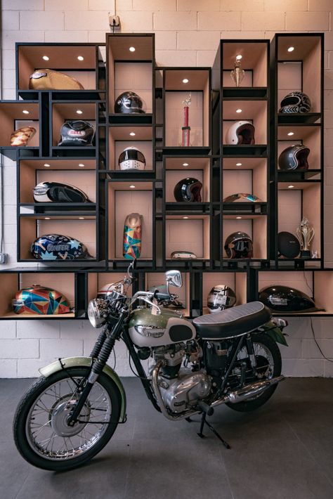 » Triumph’s Williamsburg Showroom Motorcycle Accessories Shop Interior, Helmet Showroom Design, Moto Showroom Design, Motorcycle Booth Design, Motorcycle Interior Design, Motorcycle Garage Ideas, Motorcycle Showroom Interior, Motorcycle Showroom Design, Garage Motorcycle