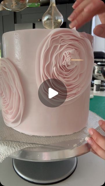 Claire Lawrence Cake Design on Instagram: "Fondant rosette ruffles 🩷 a little story about this tier - I decorated the whole tier, was really happy with how it looked, but it was a hot and humid day so I decided to store it in my insulated box overnight. This box has a removable ice pack which wasn’t frozen at that point but it was still cold so I thought that should be perfect as I didn’t want it to be fridge cold, just cooler than my kitchen….anyway that was a silly idea, when I came downstairs the following morning to check on it, about a quarter of the ruffles had slipped off the cake 😩😩😩 I’m guessing the ice pack caused moisture inside the insulation box 🤦‍♀️ I had to spend another hour re doing it! Silly me! 

Sugarpaste: @couturesugarpaste 

#fondantruffles #cakedecorating #wedd Square Rosette Cake, Cakes For Women Birthday, Rosette Cake Ideas, Rose Cake Tutorial, Ruffle Cake Tutorial, How To Make Ruffles, Birthday Cake For Women, Rosette Cake Wedding, Fondant Ruffles