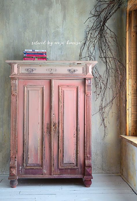 Annie Sloan: The Creme de la Chalk Paint® Creme! - SA Decor & Design Pink Armoire, Pink Furniture, Decoration Shabby, Distressed Furniture, Painting Furniture Diy, Furniture Renovation, Funky Painted Furniture, Funky Furniture, Chalk Paint Furniture