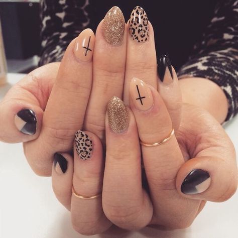 Clear Leopard Nails, Neutral Nails Leopard, Sparkly Leopard Nails, Black Nails With Cheetah Accent Nail, Classy Leopard Nails, Almond Nail Art Ideas, Cheetah Nails Almond Shape, Short Almond Cheetah Nails, Cheetah Nails Summer