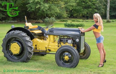 Ford Tractors For Sale, Farmer Girl, Classic Tractor, Train Truck, Ford Tractors, Antique Tractors, Old Tractors, Vintage Tractors, Vintage Farm