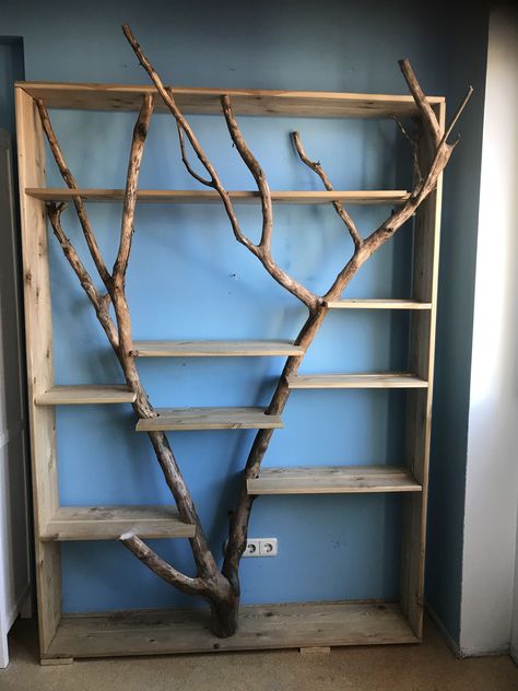 Every nursery design needs book storage solutions for the baby's first book collection. Now, don't let these treasured first books gather in bins but instead give them the attention it deserves. Forest Bookshelf, Display Shelf Ideas, Tree Branch Shelf, Log Bookshelf, Handmade Bookshelf, Tree Shelves, Nursery Bookshelves, Tree Branch Decor, Tree Bookshelf