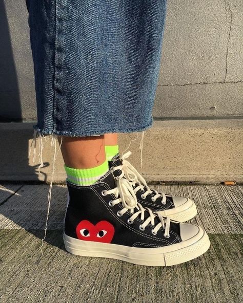 Cdg Converse Outfit, Heart Converse, Mode Indie, Cdg Converse, Boys Converse, Dr Shoes, Fresh Shoes, Outfits With Converse, Hype Shoes