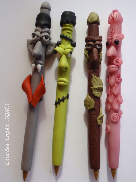 Polymer Clay Pens @lourdeslopez Polymer Clay Pens Ideas, Clay Pens, Polymer Clay Pens, Clay Pen, Polymer Clay Gifts, Polymer Clay Figures, Polymer Clay Cane, Modeling Clay, Clay Figures