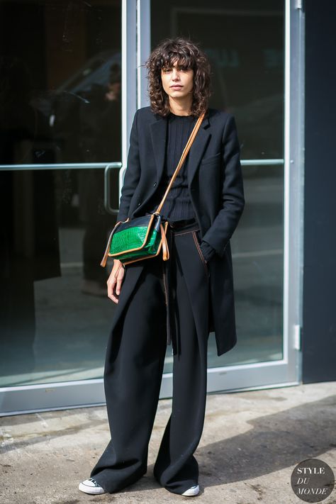 Mica Arganaraz by STYLEDUMONDE Street Style Fashion Photography0E2A4858 Street Style Fashion, Mica Arganaraz, Fall Wardrobe Staples, Style Council, Smart Fashion, New York Street Style, Street Style 2017, Mode Chic, Black Suit