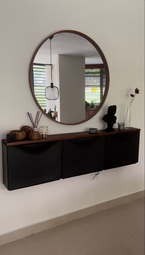 Ikea Trones Black, Small Modern Entryway Ideas, Trones Entryway, Ikea Bissa Hack Entryway, Ikea Trones Entryway, Trones Ikea Hack Entryway, Ikea Trones Ideas, Trones Ikea Hack, Trones Ikea