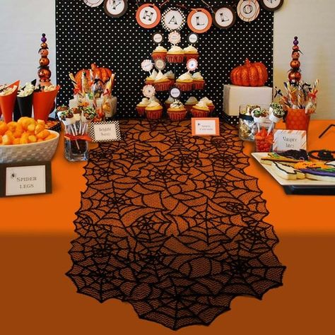 Spider Web Table, Décoration Table Halloween, Halloween Table Runner, Table Halloween, Halloween Tablescape, Lace Table Runner, Halloween Table Runners, Spooky Halloween Party, Halloween Table Decorations