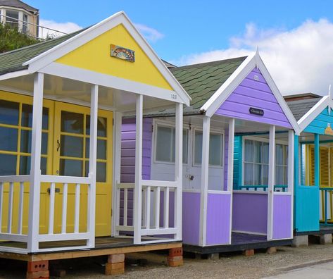 Hut House, Uk Beaches, Garden Beach, Beach Cabin, Timber Buildings, Interior Vintage, Casa Container, Beach Huts, Beach Hut