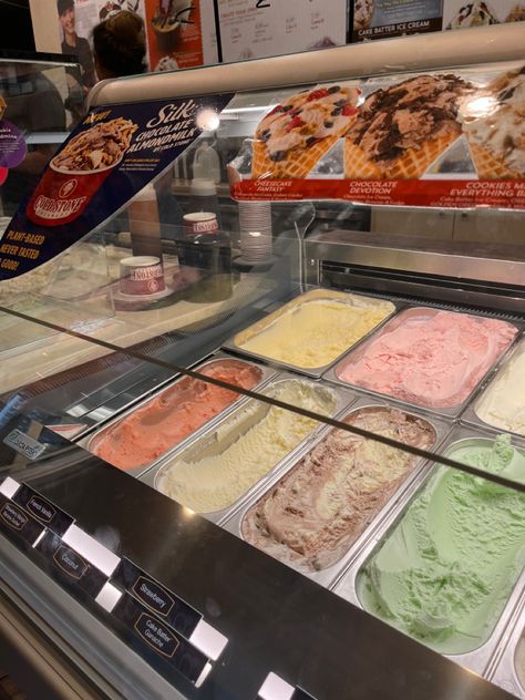 Cold dessert during summer! Chicago has lots of small business dessert shops but cold stone is also a go to summer activity! Cold Stone Ice Cream, Cake Batter Ice Cream, Scenery Aesthetic, Chocolate Fantasy, Silk Chocolate, Cold Stone, Cream Stone, Makeup Order, Cold Desserts