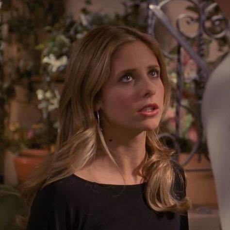 Nineties Fashion, Buffy Style, Michelle Gellar, Supernatural Dean Winchester, Buffy Summers, Sarah Michelle Gellar, Tv Girls, Buffy The Vampire Slayer, Vampire Slayer