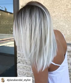 White Blonde Hair Color, Bob Balayage, Blonde Hair With Roots, Ice Blonde Hair, Icy Blonde Hair, Kadeřnické Trendy, White Blonde Hair, Blond Balayage, Dark Roots Blonde Hair