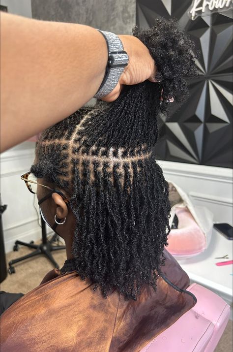 Service: Interlocs Length: 10.5 inches https://krownedbylisha.as.me/ #Smalllocs #Microlocs #Interlocs #FYP #Columbialocs #FemaleBarberLoading #FemaleLoctician #SClocs Microlocs Parting, Micro Locs Short Hair, Microlocs Twist, Microlocs With Extensions, Lock Braids, Micro Locs Starter, Micro Locs Vs Sister Locs, Microlocs Grid, Microlocs Starter