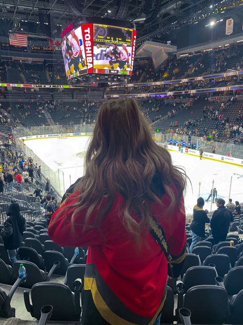 Watching Hockey Aesthetic, Behind The Net Stephanie Archer Aesthetic, Hockey Game Pictures Ideas, Hockey Game Instagram Pictures, Hockey Aestethic, Hockey Game Pictures, Hockey Girlfriend Aesthetic, Behind The Net Stephanie Archer, Hockey Player Aesthetic