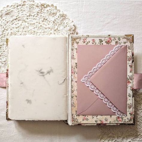 Design Ideas For Project In School, Creative Journal Pages, Coquette Scrapbook, Pastel Lifestyle, Pretty Scrapbook, Bulletin Journal Ideas, Pretty Journals, Diy Journal Books, Art Journal Therapy