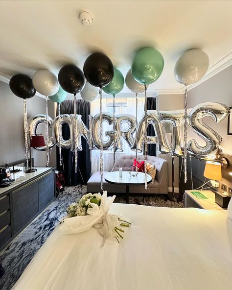 Congrats from the USA to London 🎉 Large foil letter balloons paired with orbz ceiling balloons and a bouquet of flowers 🪄✨ Delivery made ready from office and delivered straight to you 🎁 Next day delivery available London based 📍 • • #londonballoons #balloondelivery #gradballoons #grad #london #balloons #congratulations #congratsballoon #balloondecor #balloonartist #foilballoons #letterballoons #corporateeventsdecor #corporate #corporateballoons #orbz #orbzballoons #ceilingballoons #fl... Office Balloon Decoration, Foil Letter Balloons, Ceiling Balloons, Congratulations Balloons, Balloons Flowers, Corporate Events Decoration, Flowers Delivery, Balloon Delivery, A Bouquet Of Flowers