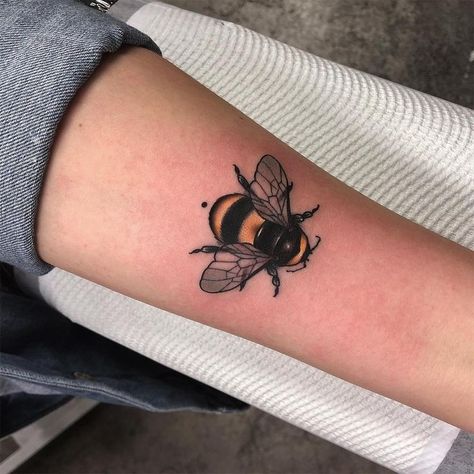 Lion Butterfly, Bee Tattoos, Minimalist Tattoo Meaning, Bumble Bee Tattoo, Paris Tattoo, Typography Tattoo, French Tattoo, Delicate Tattoo, Tattoo Equipment