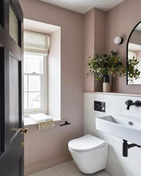 36 Bathroom Paint Color Ideas That Are Breathtakingly Brilliant - Decoholic Mauve Bathroom, Cosy Bathroom, Bathroom Wall Colors, Small Bathroom Paint, Purple Paint Colors, Small Bathroom Colors, Purple Bathrooms, Bathroom Paint, Bathroom Paint Colors