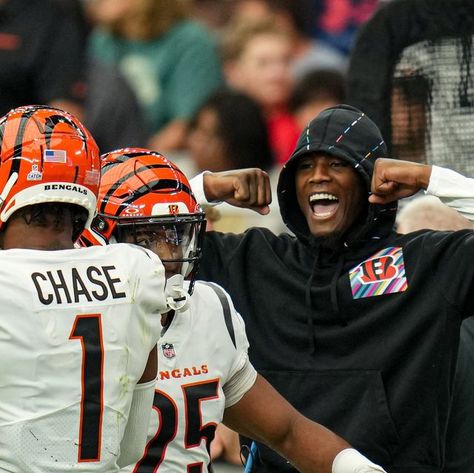 Cincinatti Bengals, Tee Higgins, Cincinnati Bengals Football, Hype Men, High Characters, Bengals Football, Sweet Tee, Monster High Characters, Josh Hutcherson