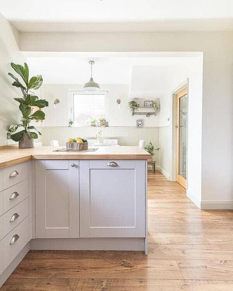 Estilo Cottage, Howdens Kitchens, Kitchen Diner Extension, Galley Kitchen Design, Open Plan Kitchen Dining Living, Open Plan Kitchen Diner, Open Plan Kitchen Dining, Open Plan Kitchen Living Room, Kitchen Dining Living