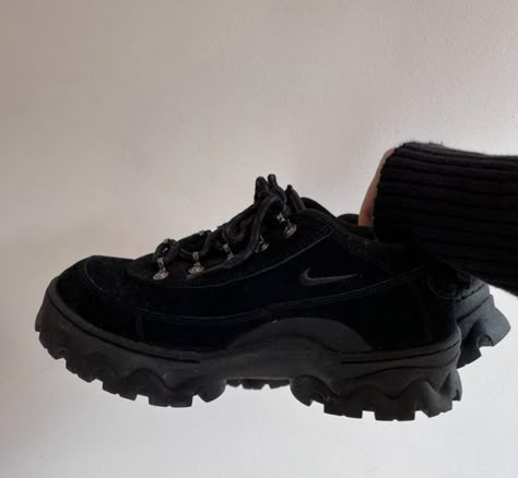 Underated Shoes, Black Comfy Shoes, Alt Shoes Sneakers, Goth Tennis Shoes, Black Running Shoes Aesthetic, Black Bulky Shoes, Aesthetic Black Sneakers, Chunky Black Shoes Aesthetic, Alt Sneakers