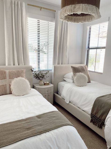 Guest Bedroom Reveal Two Twin Beds In Front Of Windows, Guest Bedroom With 2 Full Beds, High End Guest Bedroom, 2 Bed One Room, Master With 2 Beds, Guest Room Ideas 2 Beds, Two Twin Bed Guest Room Ideas, 2 Single Bed Bedroom Ideas Aesthetic, Double Bedroom Decor