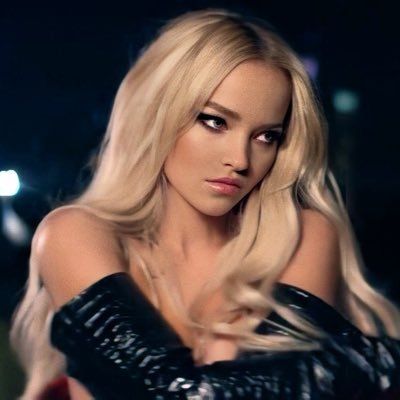 Dove Cameron on Twitter: "oh, update ! we’re moving again. so. i’m just boxing my life away. i always forget to give you guys real life updates, but. yes, moving and journaling and reading over 1m scripts , planning the new year and getting my life right" Dov Cameron, Dave Cameron, Dove Cameron Style, Cameron Boyce, Dove Cameron, Girl Crushes, Descendants, Pretty Woman, Face Claims