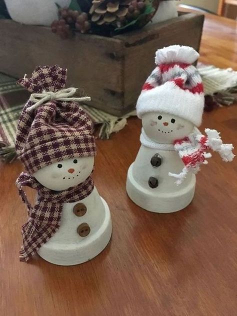 Easy Homemade Christmas Gifts, Snowman Crafts Diy, Christmas Decorations Cheap, Flower Pot Crafts, Clay Pot Crafts, Cheap Christmas, Diy Christmas Decorations Easy, Easy Christmas Crafts, Holiday Crafts Christmas