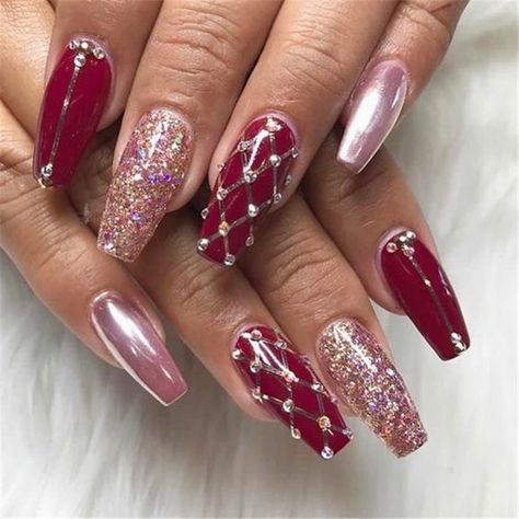 Red Sparkle Nails, Red Nails Glitter, Unghie Nail Art, Red Acrylic Nails, Inspiration Bathroom, Nail Colors Winter, Gold Nail, Her Nails, Red Nail Designs