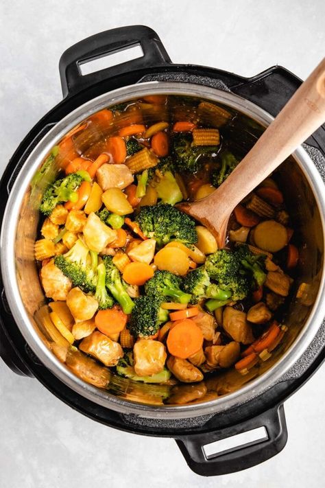 This veggie-packed Instant Pot Chicken Stir Fry is quick and easy with a delicious homemade sauce. Perfect for meal prep and busy weeknights! Instant Pot Chicken Stir Fry, Chinese Foods, Veggie Fries, Stir Fry Recipes Chicken, Kitchen Toys, Instant Pot Recipes Chicken, Veggie Stir Fry, Instant Pot Dinner Recipes, Easy Instant Pot Recipes